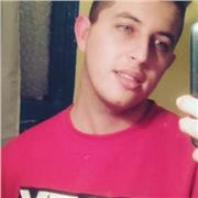 Profesor de español imparte clases para estudiantes jovenes extranjeros